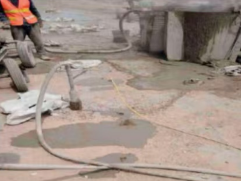 天安乡水泥混凝土路面板底注浆技术 路面脱空注浆整治方案