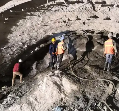 天安乡拱顶带模注浆料的施工流程及注意事项